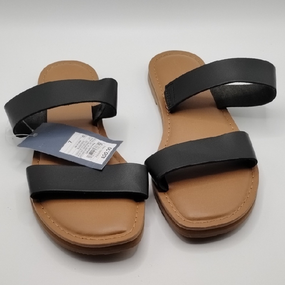 Universal Thread Black and Tan Sandals